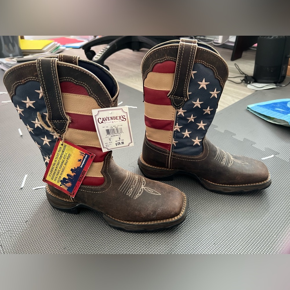Durango - Lady Rebel - USA Flag - Cowboy Boots - Womens 7 -fits like 8 - NWT